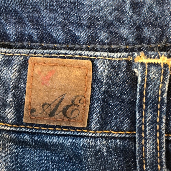 American Eagle Outfitters Blue Medium Wash Distressed Midi Shorts Size 6 - Picture 9 of 14
